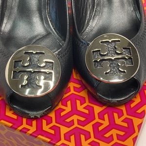 Tory Burch | Sally 2 Peep Toe Wedge | Black & Silver | Size 6